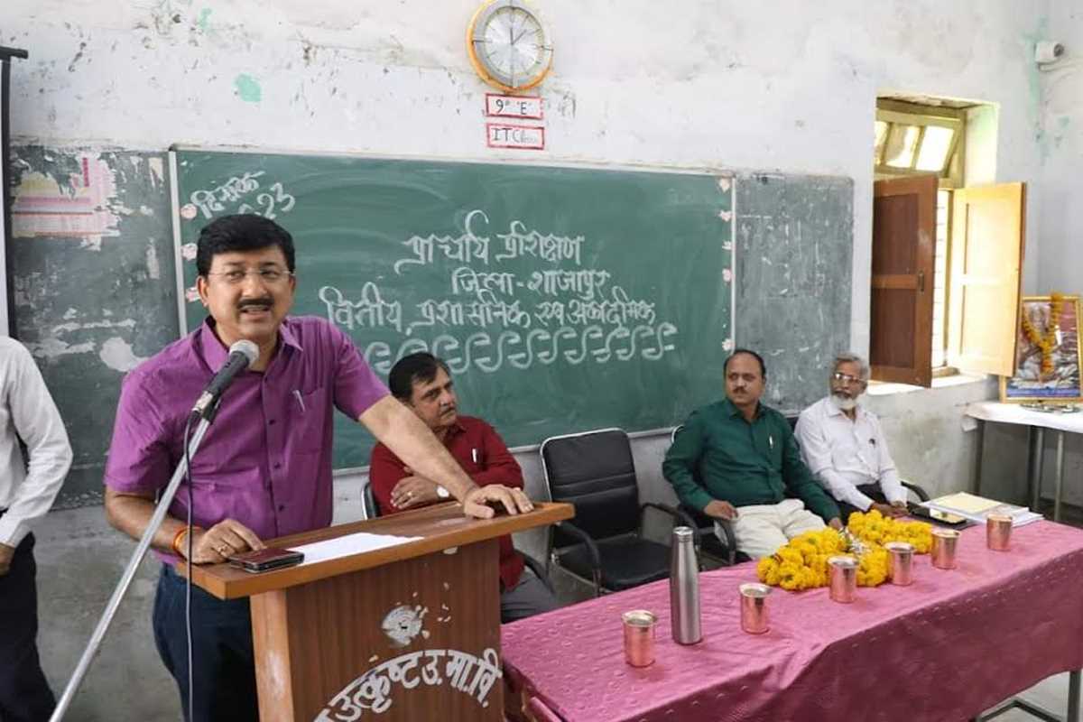 प्राचार्य कार्यों को बोझ नहीं समझें, बल्कि खुशी के साथ दिल से काम करें : कलेक्टर कन्याल